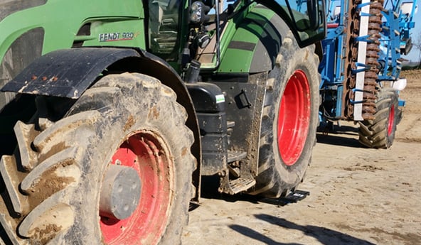 ballasten van landbouwbanden op de achteras van een tractor